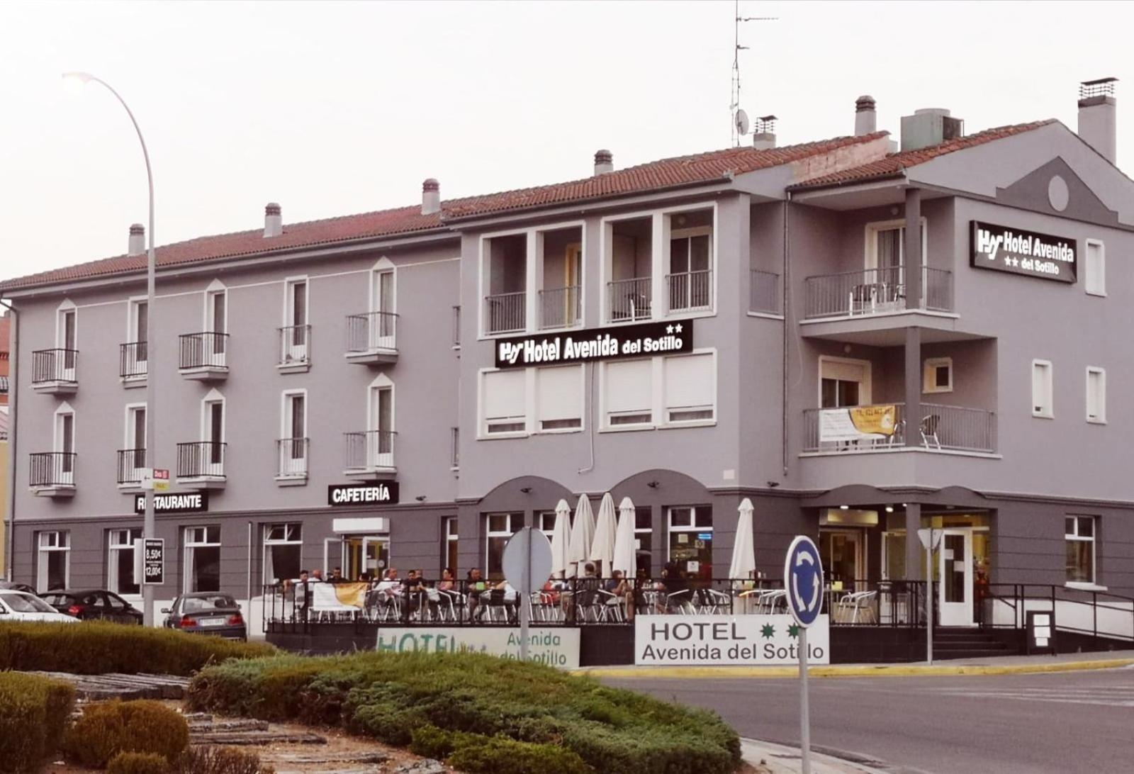 Hotel Avenida Del Sotillo La Lastrilla Buitenkant foto
