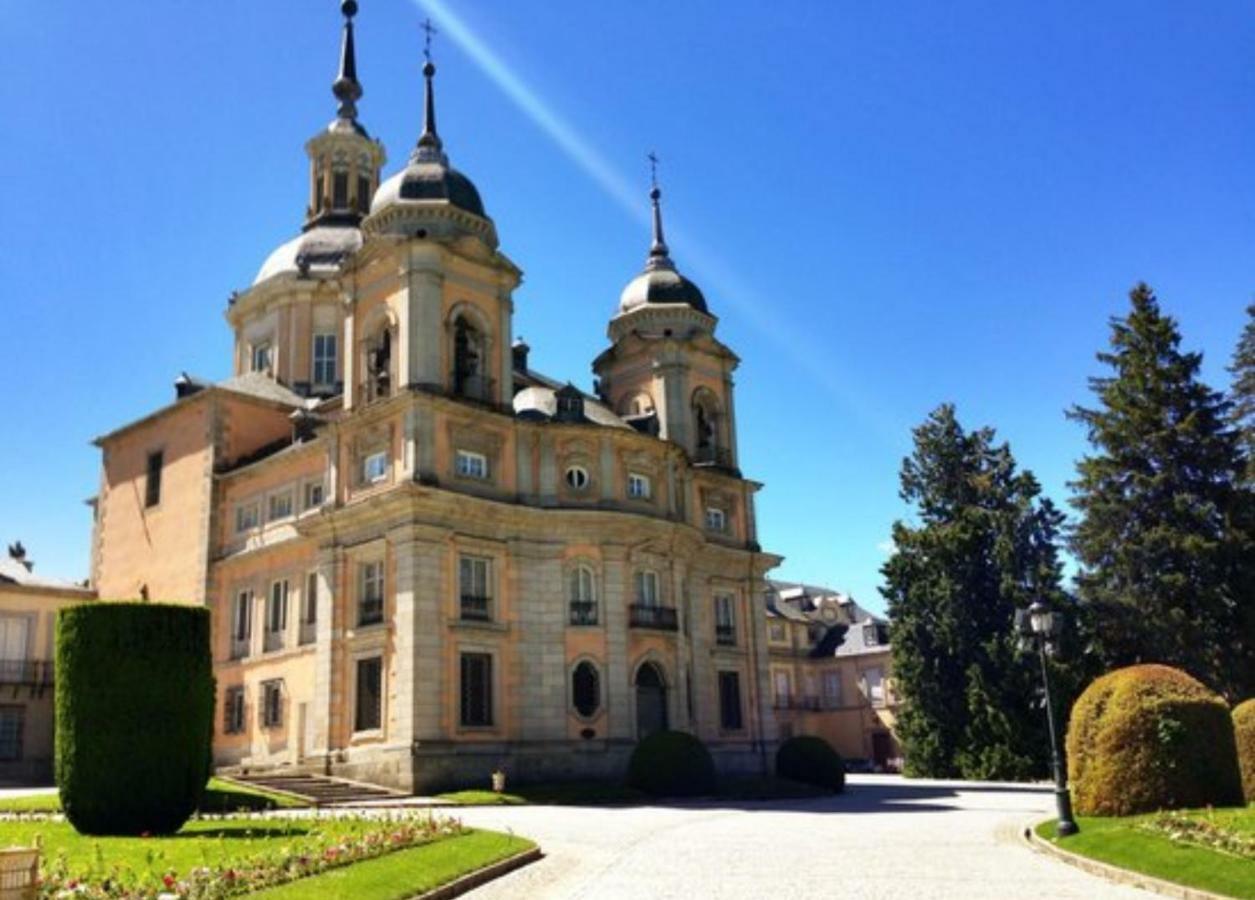 Hotel Avenida Del Sotillo La Lastrilla Buitenkant foto