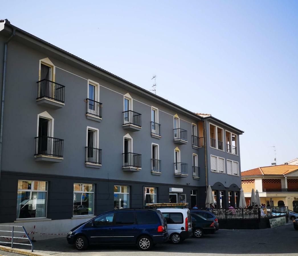 Hotel Avenida Del Sotillo La Lastrilla Buitenkant foto